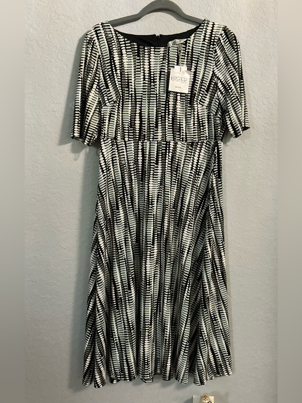 Kasper Petite Women’s 6P Fit & Flare Midi Dress Geometric Print NWT